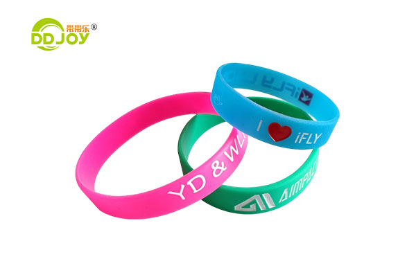 Cheap Fashion Promotional Gift Silicon Rubber Bracelet Glowing In Dark Wrist Band Custom Silicone Wristband