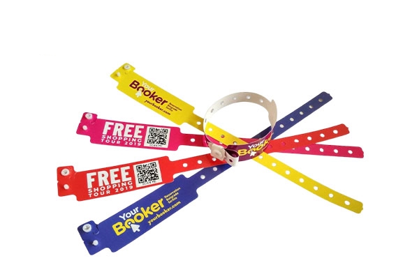 Custom Waterproof CMYK LOGO Composite Wrist Band Disposable L Shape Plastic PE Wristband For Park/Events/Festival