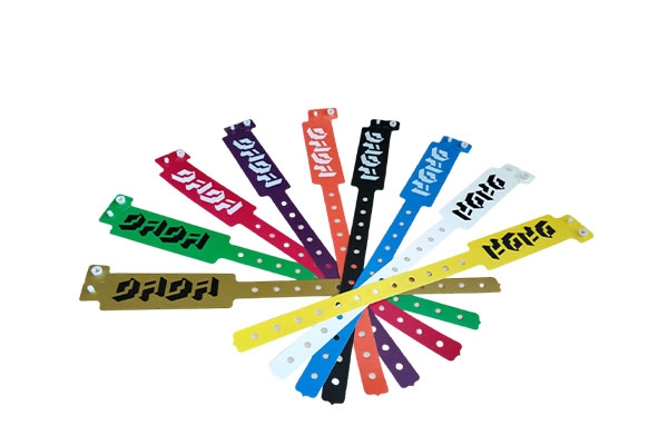 Custom Waterproof CMYK LOGO Composite Wrist Band Disposable L Shape Plastic PE Wristband For Park/Events/Festival