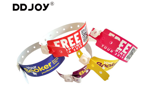 Custom Waterproof CMYK LOGO Composite Wrist Band Disposable L Shape Plastic PE Wristband For Park/Events/Festival