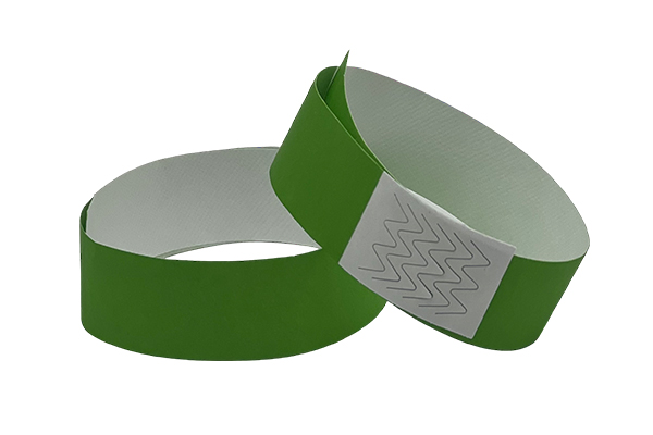 What are the advantages of the unique properties of Tyvek Wristband Solid Color?