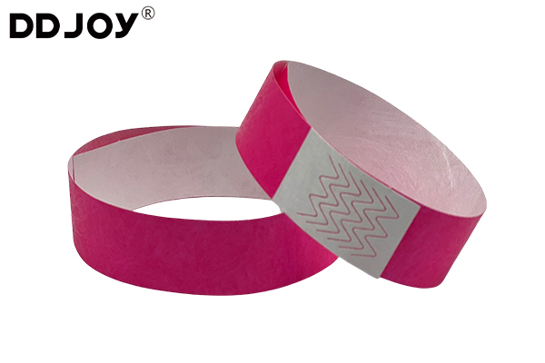 How does Tyvek Wristband Solid Color become a unique sign at a music festival?